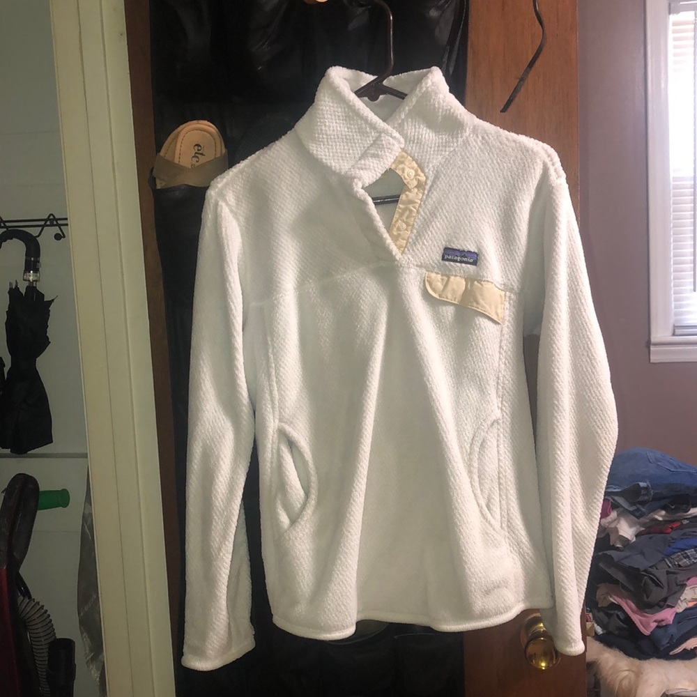 PRICE DROP White and cream Patagonia pullover